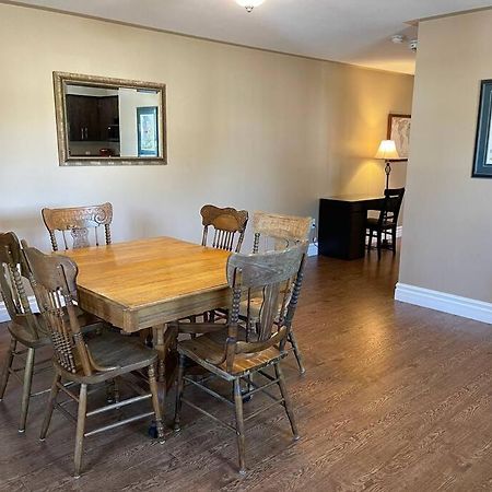 Cozy 2 Bedroom Home In Chatham - Left Side Esterno foto