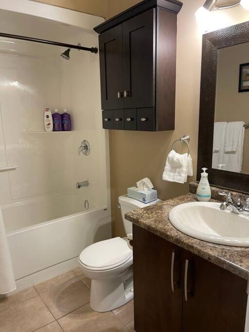 Cozy 2 Bedroom Home In Chatham - Left Side Esterno foto