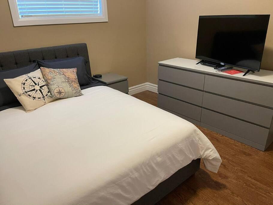 Cozy 2 Bedroom Home In Chatham - Left Side Esterno foto