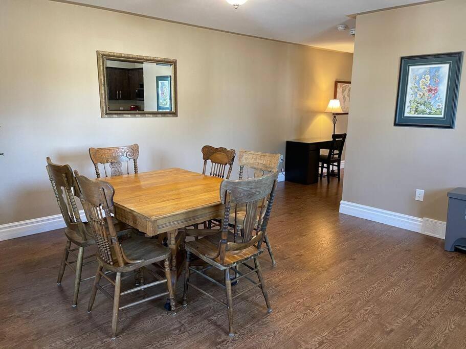 Cozy 2 Bedroom Home In Chatham - Left Side Esterno foto