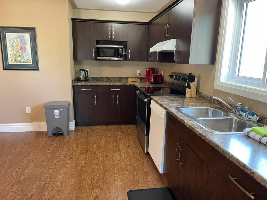 Cozy 2 Bedroom Home In Chatham - Left Side Esterno foto