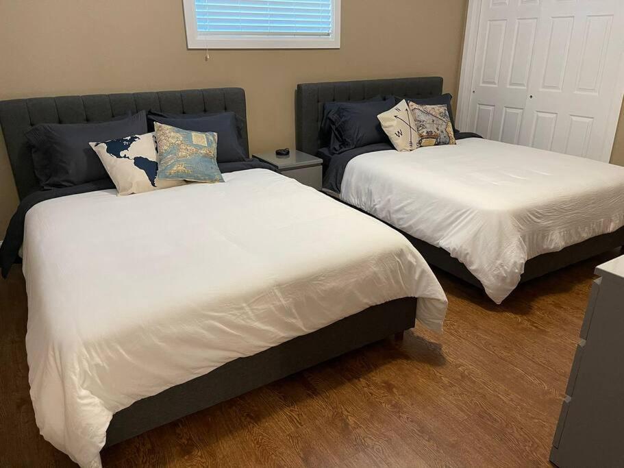 Cozy 2 Bedroom Home In Chatham - Left Side Esterno foto